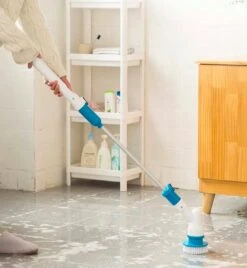 Merkloos Elektrische Schoonmaakborstel - Draadloos - 3 Opzetstukken - Oplaadbaar - Schrobber - Poetsmachine - Schoonmaak Middelen - Schoonmaak Borstel - Schrobborstel - Badkamer / Keuken - Poetsmachine - Polijstmachine - Reinigingsborstel -Huishoudelijke Artikelen Winkel 1104x1200 3