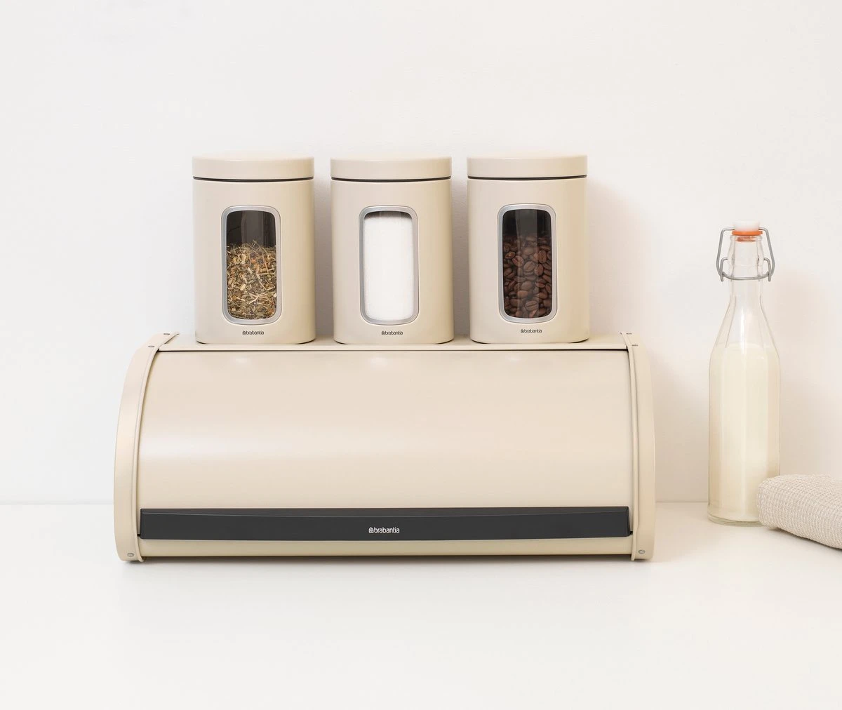 Brabantia Broodtrommel - Met Schuifdeksel - Soft Beige 10 Brabantia Broodtrommel - Met Schuifdeksel - Soft Beige - Afbeelding 8