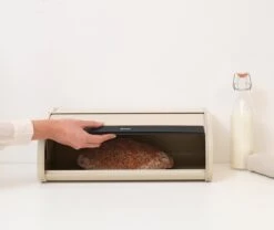 Brabantia Broodtrommel - Met Schuifdeksel - Soft Beige 15 Brabantia Broodtrommel - Met Schuifdeksel - Soft Beige -Huishoudelijke Artikelen Winkel 1200x1012