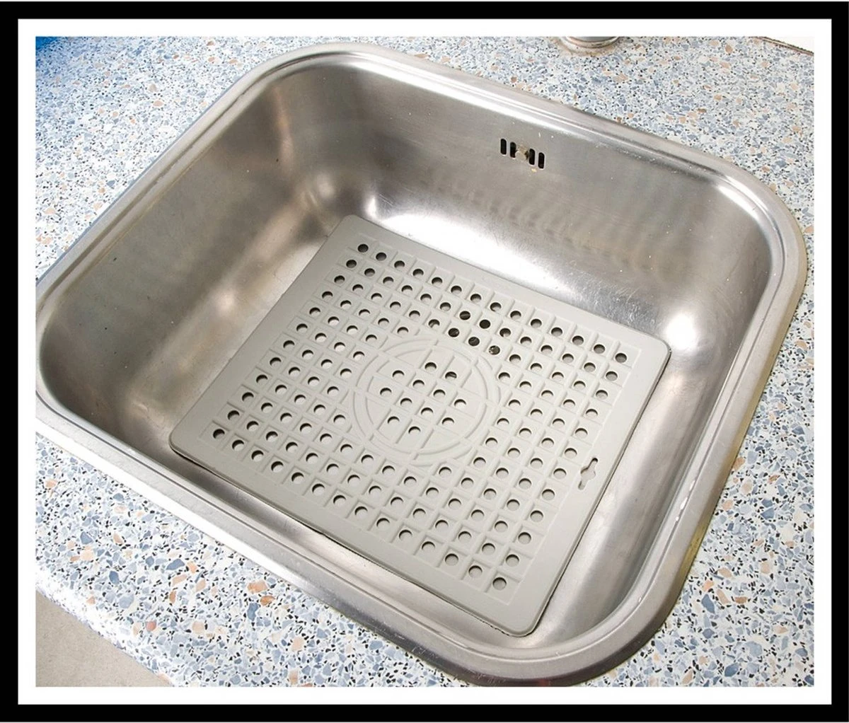 Gootsteenmat Rechthoek - 31x26cm - Rubber Mat Beschermt De Gootsteen Afwasbak En Het Servies Tegen Krassen En Beschadigingen. Past Ook In Een Vierkante Gootsteenbak 3 Gootsteenmat Rechthoek - 31x26cm - Rubber Mat Beschermt De Gootsteen Afwasbak En Het Servies Tegen Krassen En Beschadigingen. Past Ook In Een Vierkante Gootsteenbak