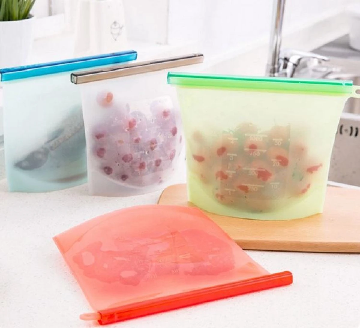 Siliconen Vershoudzakken | Bewaarzakken | Diepvrieszakken | Herbruikbaar | Lekvrij | Set 4-Stuks 1000ml | Vries & Hitte Bestendig | 4 Kleuren 7 Siliconen Vershoudzakken | Bewaarzakken | Diepvrieszakken | Herbruikbaar | Lekvrij | Set 4-Stuks 1000ml | Vries & Hitte Bestendig | 4 Kleuren - Afbeelding 5