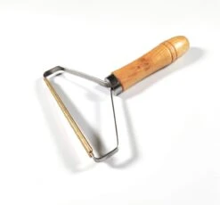 NIIYEBU Pluizenverwijderaar - Kleding Ontpluizer - Voor Tapijt - Verwijdert Pluisjes - Huisdierhaar Verwijderaar - Lint Remover - Hout - Makkelijk Mee Te Nemen -Huishoudelijke Artikelen Winkel 1200x1115 3