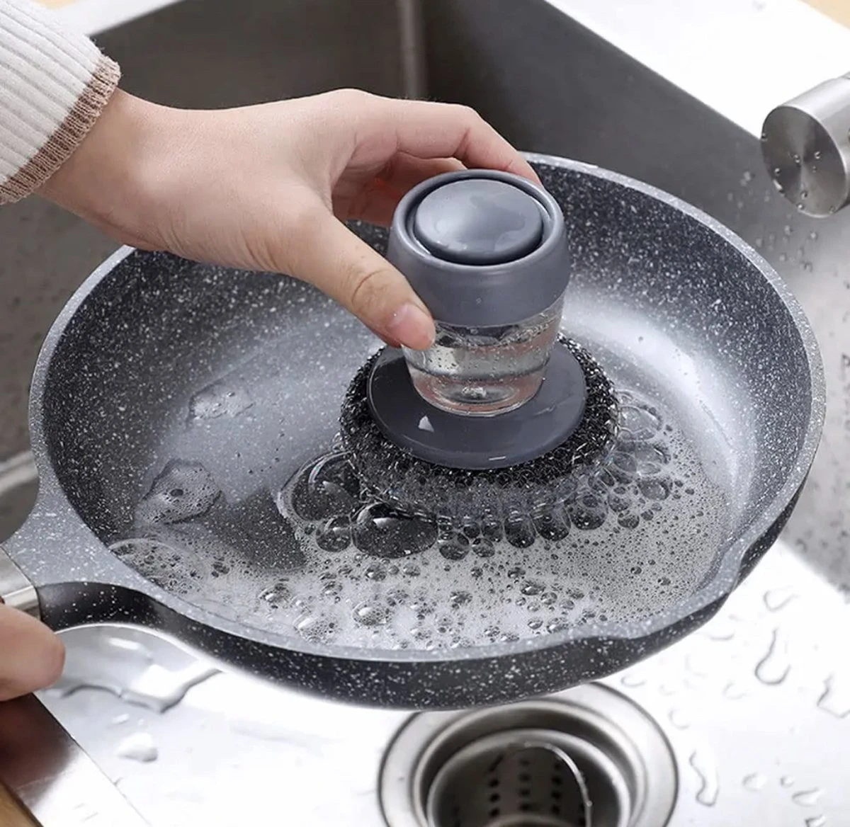 Afwasborstel Met Zeepdispenser – Met 3 Verschillende Opzet Stukken – Inclusief Houder – Grijs – Afwas Borstel Zeepreservoir – Zeep Handborstel – Doseerpomp – Afwasmiddel Dispenser – Navulbaar 6 Afwasborstel Met Zeepdispenser – Met 3 Verschillende Opzet Stukken – Inclusief Houder – Grijs – Afwas Borstel Zeepreservoir – Zeep Handborstel – Doseerpomp – Afwasmiddel Dispenser – Navulbaar - Afbeelding 4