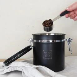 House Of Husk Koffieblik Met CO² Ventilatie - Bewaarblik - Voorraadbussen - Voorraadblik - RVS - Zwart - 1.5 Liter -Huishoudelijke Artikelen Winkel 1200x1200 1037