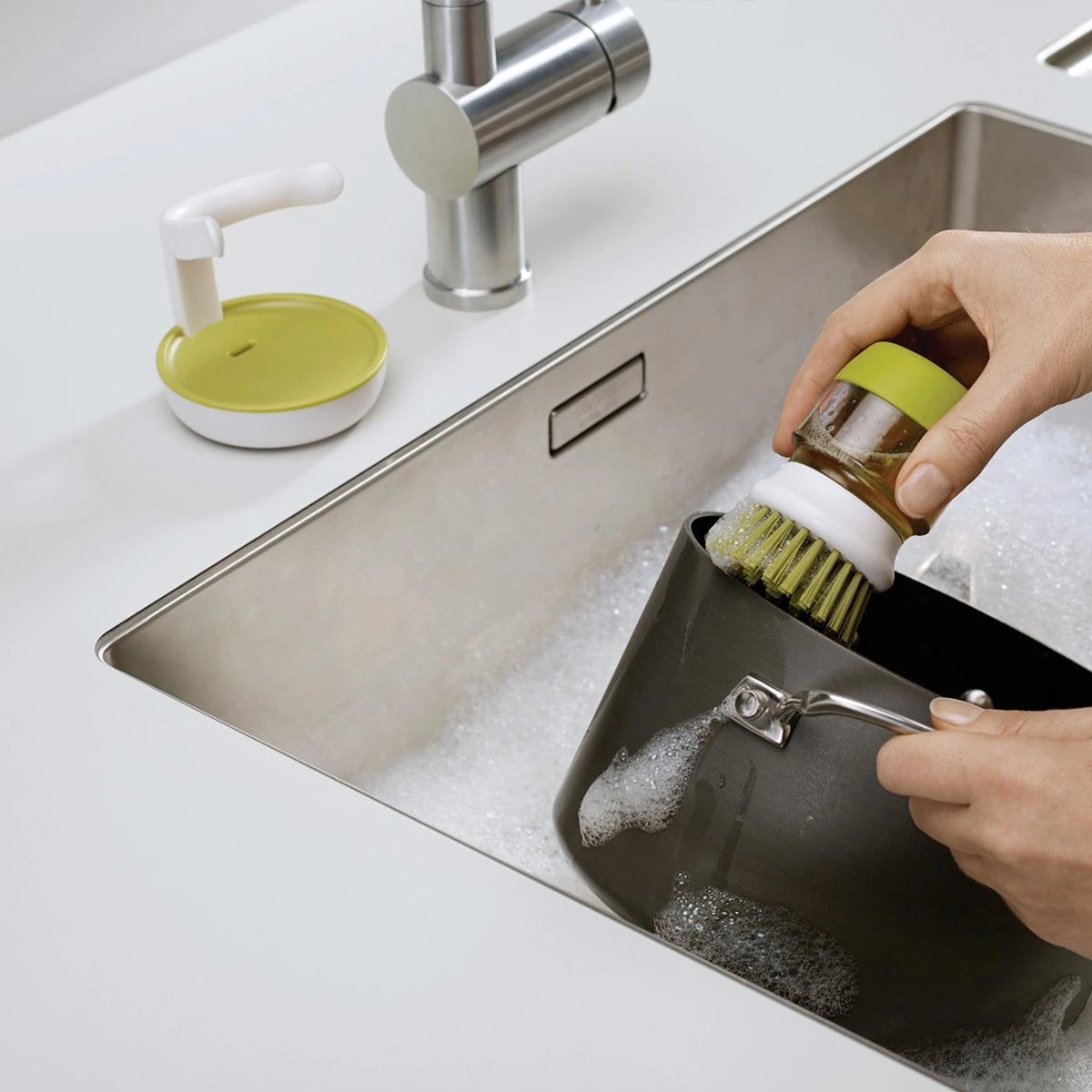 Joseph Joseph Afwasborstel Palm Scrub - Incl Houder - Grijs 4 Joseph Joseph Afwasborstel Palm Scrub - Incl Houder - Grijs - Afbeelding 2