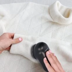 Lifeproducts Oplaadbare Pluizenverwijderaar - Elektrische Kledingontpluizer Met Antistatische Pluizenborstel - Oplaadbaar - Pluizendief Inclusief 3 Extra Mesjes - Zwart 18 Lifeproducts Oplaadbare Pluizenverwijderaar - Elektrische Kledingontpluizer Met Antistatische Pluizenborstel - Oplaadbaar - Pluizendief Inclusief 3 Extra Mesjes - Zwart -Huishoudelijke Artikelen Winkel 1200x1200 2254