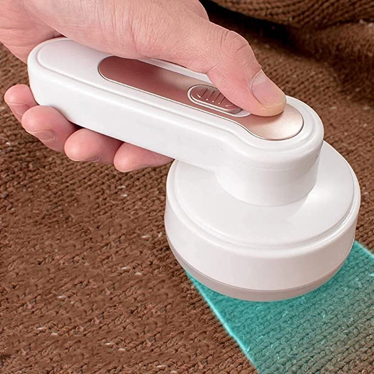 IBright Elektrische Pluizenverwijderaar - Ontpluizer - Draadloos - Oplaadbaar Met USB - Lichtgewicht - Incl. 2 Extra Opzetstukken - Wit 6 IBright Elektrische Pluizenverwijderaar - Ontpluizer - Draadloos - Oplaadbaar Met USB - Lichtgewicht - Incl. 2 Extra Opzetstukken - Wit - Afbeelding 4