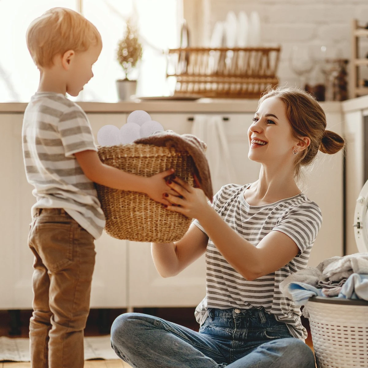 FAVE Drogerballen XL - 6 Stuks - Inclusief Opbergzakje - Wasbol - Wasballen - Doseerbol - Droogballen - Duurzaam 4 FAVE Drogerballen XL - 6 Stuks - Inclusief Opbergzakje - Wasbol - Wasballen - Doseerbol - Droogballen - Duurzaam - Afbeelding 2