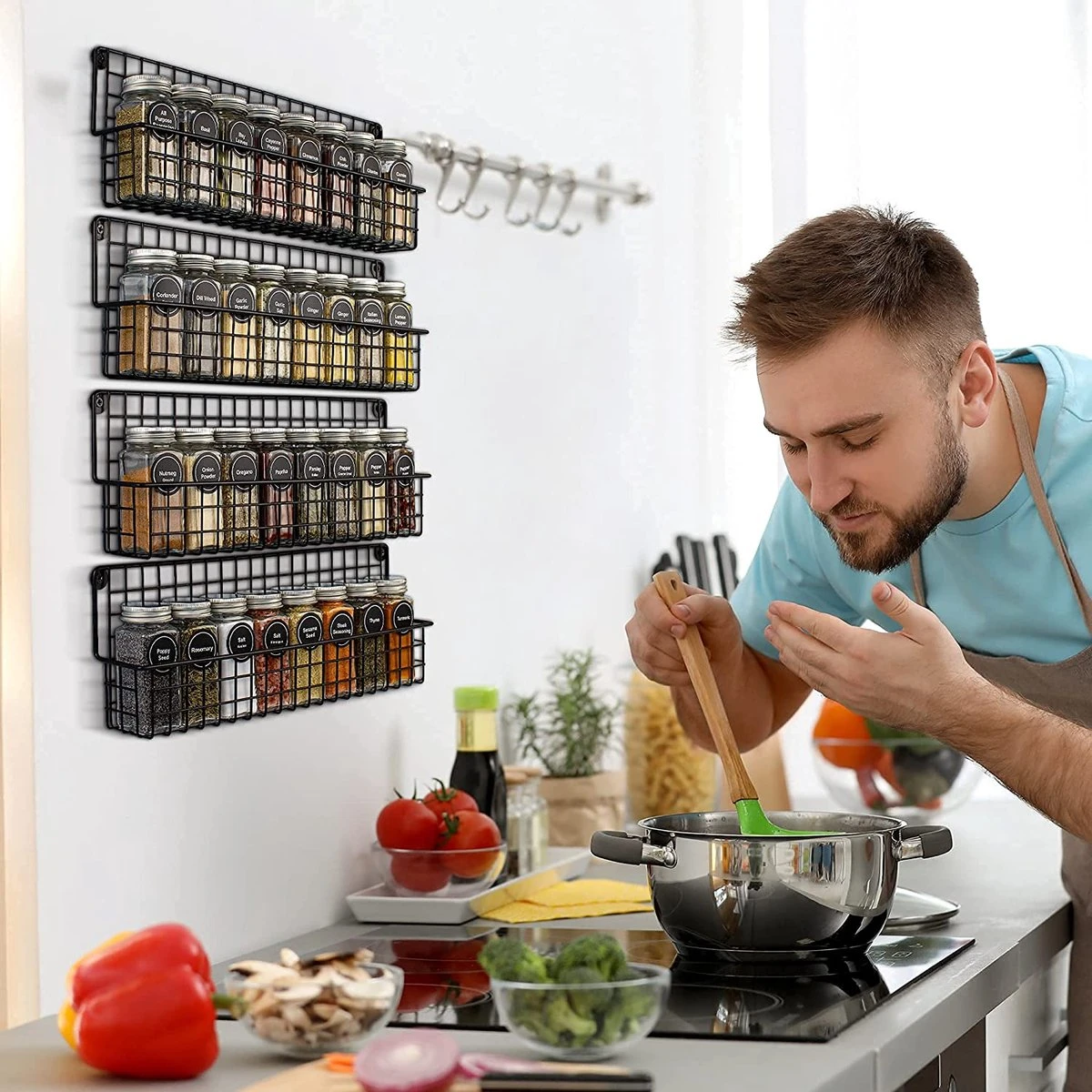 Friendly Kitchen Ophangbaar Kruidenrek - 4 Kruidenrekjes Voor Totaal 32 Kruidenpotjes - Spice Rack - Staal - Zwart 5 Friendly Kitchen Ophangbaar Kruidenrek - 4 Kruidenrekjes Voor Totaal 32 Kruidenpotjes - Spice Rack - Staal - Zwart - Afbeelding 3
