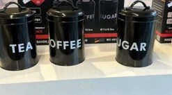 Mercury Haus Voorraadbussen Koffie, Thee En Suiker - Zwart 5 Mercury Haus Voorraadbussen Koffie, Thee En Suiker - Zwart -Huishoudelijke Artikelen Winkel 1200x668 2