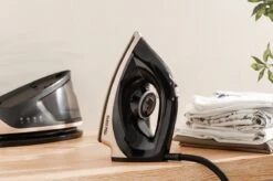 Swiss Pro+ -Stoomstrijkijzer Met Stoomgenerator - Iron - Keramische Zoolplaat - 2700W - Black/Gold - PefectCare Performer -Huishoudelijke Artikelen Winkel 1200x799 60