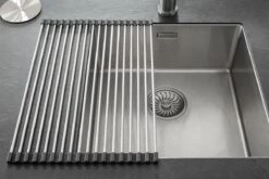 Highport Oprolbaar Vaat Droogrek - Scandinavisch Design - Opvouwbaar Hittebestendig Roestvrijstalen Keuken Afdruiprek - Vaatwasser Geschikt - Sterke 18-staafs Onderzetter - Foodgrade Materiaal 8 Highport Oprolbaar Vaat Droogrek - Scandinavisch Design - Opvouwbaar Hittebestendig Roestvrijstalen Keuken Afdruiprek - Vaatwasser Geschikt - Sterke 18-staafs Onderzetter - Foodgrade Materiaal -Huishoudelijke Artikelen Winkel 1200x800 53