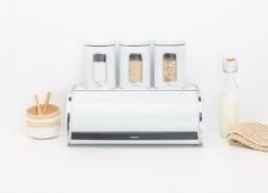 Brabantia Broodtrommel - Met Schuifdeksel - White -Huishoudelijke Artikelen Winkel 1200x867 2
