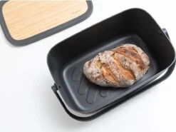 Brabantia Nic Broodtrommel - Met Bamboe Deksel - Dark Grey -Huishoudelijke Artikelen Winkel 1200x897