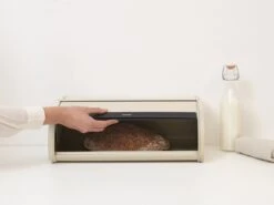 Brabantia Broodtrommel - Met Schuifdeksel - Soft Beige 16 Brabantia Broodtrommel - Met Schuifdeksel - Soft Beige -Huishoudelijke Artikelen Winkel 1200x900 12