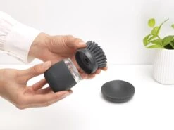 Brabantia Sink Side Afwasborstel - Met Zeepdispenser- Dark Grey 19 Brabantia Sink Side Afwasborstel - Met Zeepdispenser- Dark Grey -Huishoudelijke Artikelen Winkel 1200x900 69