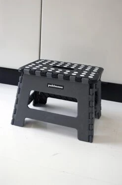 PUHLMANN - Inklapbare Kruk, JAMES, Plastic, Grijs, 22 Cm Hoog, Max 100 Kilo -Huishoudelijke Artikelen Winkel 797x1200 4